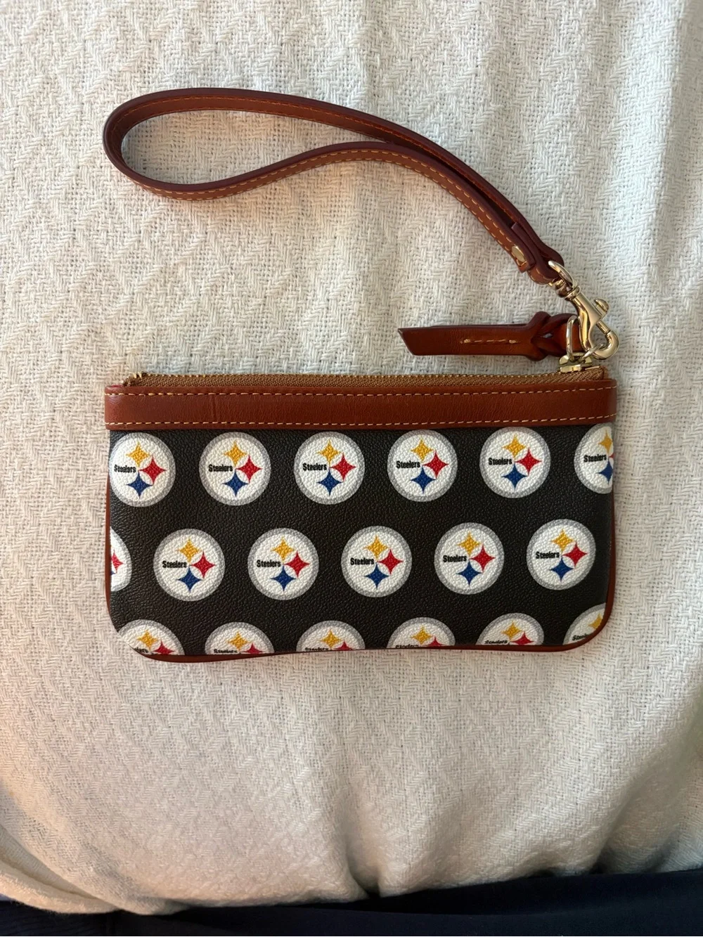 Dooney & Bourke Steeler Wristlet with Team Logo Tan Trim - NWOT - Picture 2 of 5